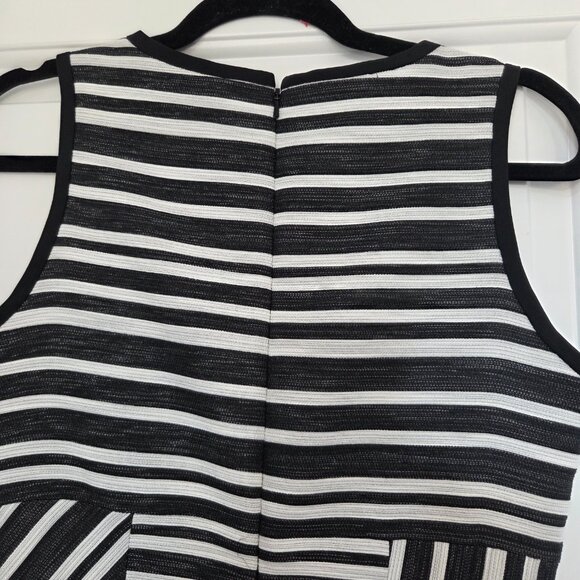 PENNYBLACK knee length sleeveless striped black and white dress. Size 4 - Picture 7 of 11